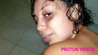 To scena palenia z pięknym татуированной kobietą-modelem. Tutaj możemy pieprzymy jej piękne cipki bez siodła, aż pali. Dla tych, którzy lubią palić. Dwa ujęcia, w tym POV.