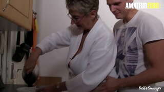 ЗРЕЛЫЕ СВИНГЕРЫ - #Эрна - похотливая куугар с большой задницей прыгает на члене и сосет своего мужчину