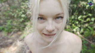 Horny teen μαλακία μεγάλο πουλί στο δάσος. Karneli Βανδή