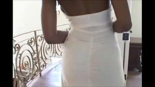 Nyomi добивање на газот разби