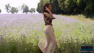 Прсата мађарски модел милф скинуте голе и изгледа невероватно секси голе