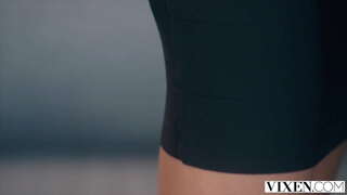 VIXEN Sassy babe verlei baas