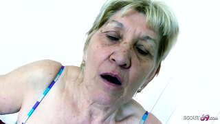 انتہائی پرانے دادی Gabi جنسی ہے مونسٹر لنڈ کے ساتھ نوجوان