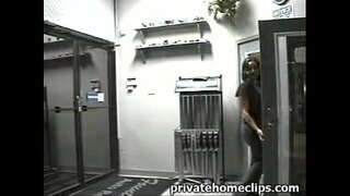 Søt busty babe gir boss BESTE blowjob på jobb