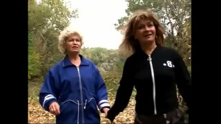 ���ৃঙ্গাকার, অপেশাদার নিয়ে পরীক্ষা করতে চান, প্রতিটি অন্যান্য এর, গুদ, উপর, ঘাস