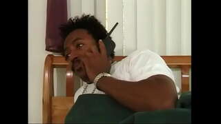 Սեռական негритянка հետ կարմիր մազերով և մեծ boobs ստիպում է մինետ, ապա ստանում է իր ներքին սեւ անդամ ներսում.